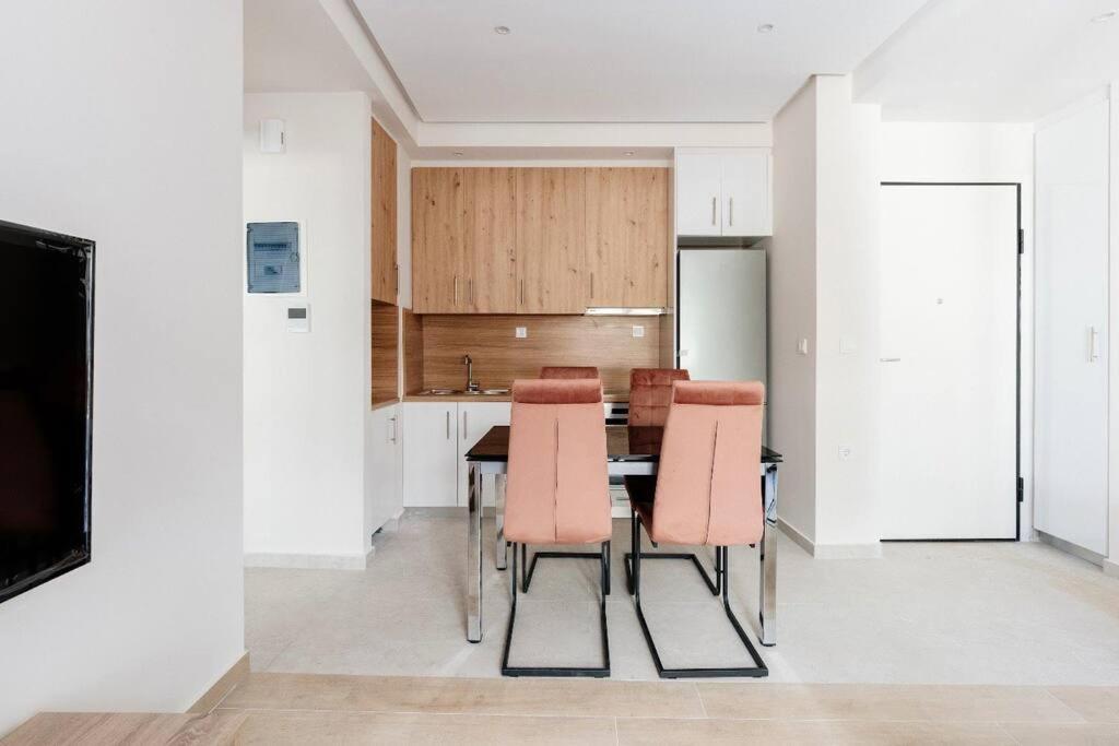 Chic Apartment Near Acropolis Athens Exterior photo
